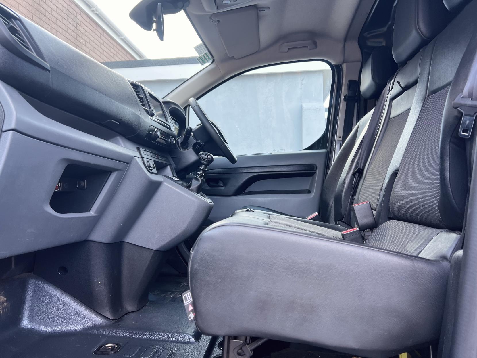 Vauxhall Vivaro 2.0 Turbo D 3100 Sportive Panel Van 5dr Diesel Manual L2 H1 Euro 6 (s/s) (150 ps)
