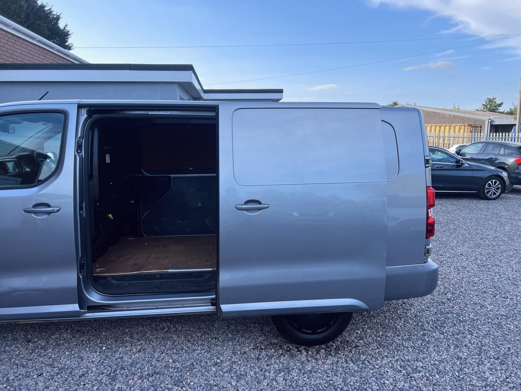 Vauxhall Vivaro 2.0 Turbo D 3100 Sportive Panel Van 5dr Diesel Manual L2 H1 Euro 6 (s/s) (150 ps)