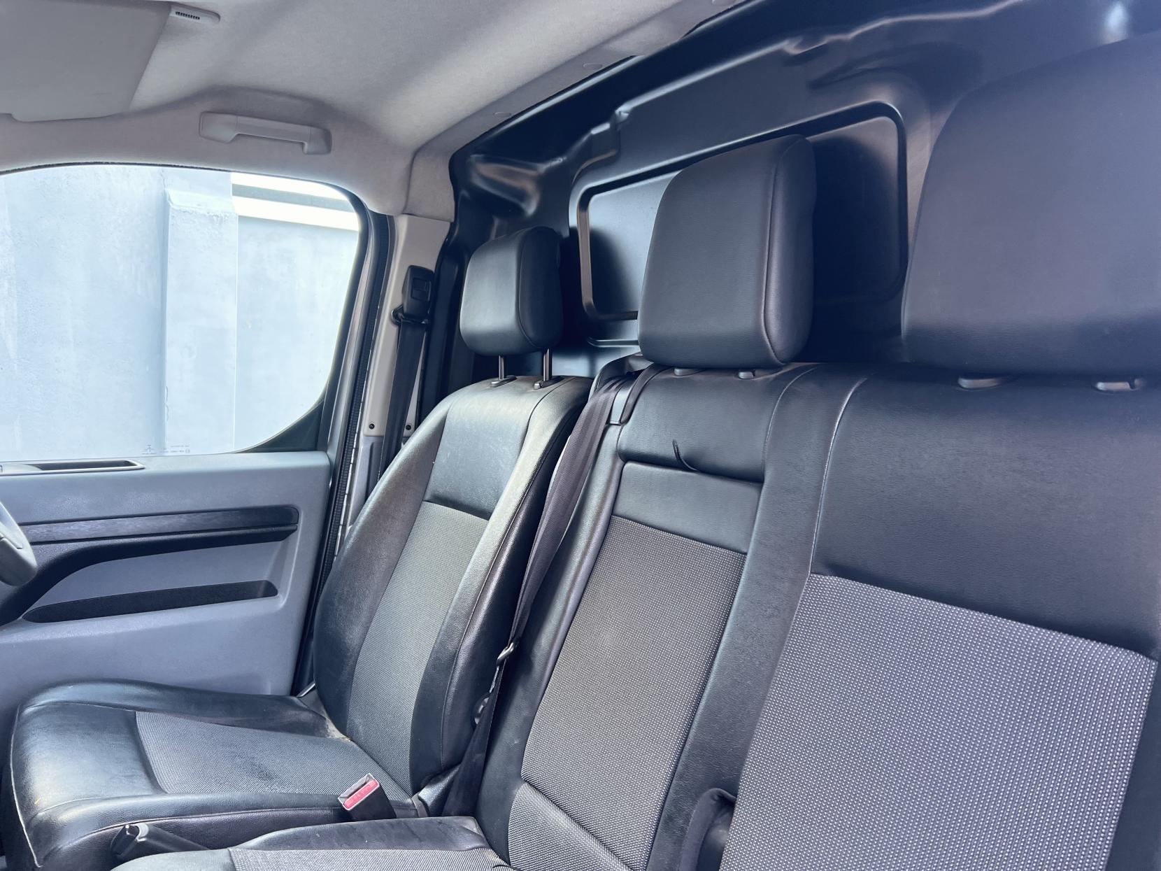 Vauxhall Vivaro 2.0 Turbo D 3100 Sportive Panel Van 5dr Diesel Manual L2 H1 Euro 6 (s/s) (150 ps)