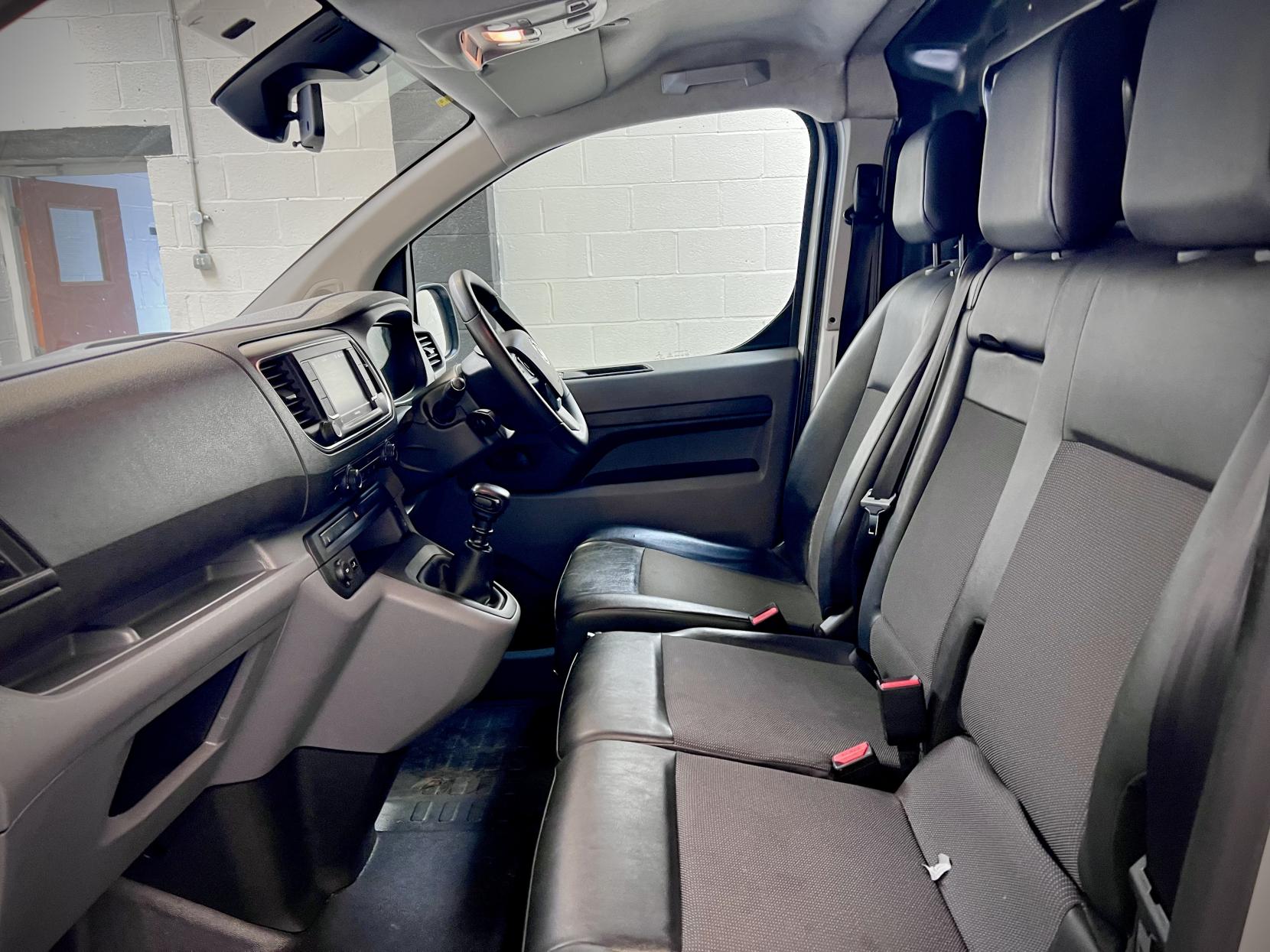 Vauxhall Vivaro 1.5 Turbo D 2900 Sportive Panel Van 5dr Diesel Manual L2 H1 Euro 6 (s/s) (100 ps)