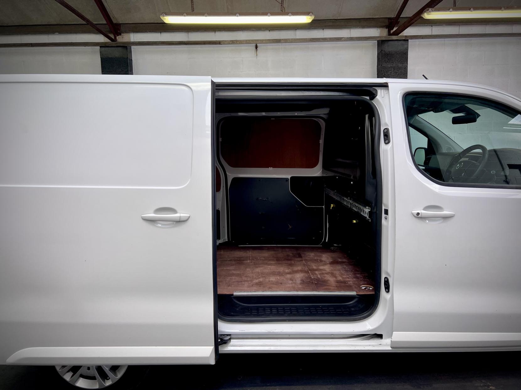 Vauxhall Vivaro 1.5 Turbo D 2900 Sportive Panel Van 5dr Diesel Manual L2 H1 Euro 6 (s/s) (100 ps)