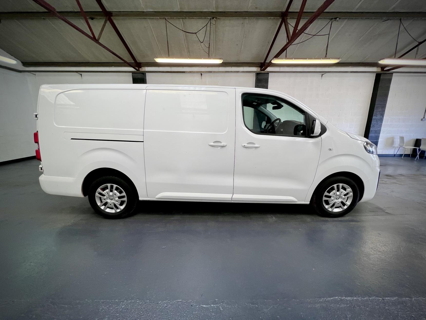 Vauxhall Vivaro 1.5 Turbo D 2900 Sportive Panel Van 5dr Diesel Manual L2 H1 Euro 6 (s/s) (100 ps)