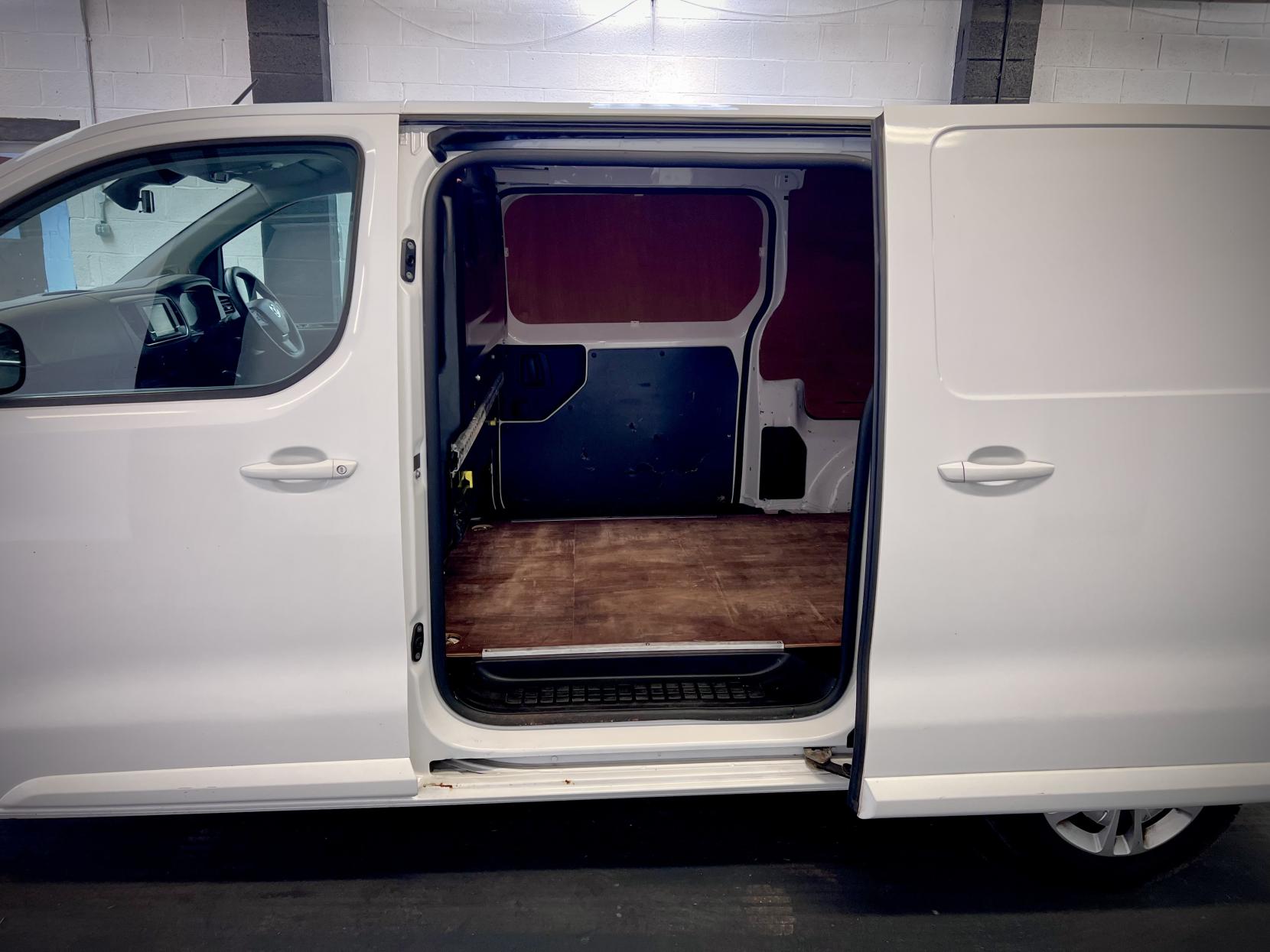 Vauxhall Vivaro 1.5 Turbo D 2900 Sportive Panel Van 5dr Diesel Manual L2 H1 Euro 6 (s/s) (100 ps)