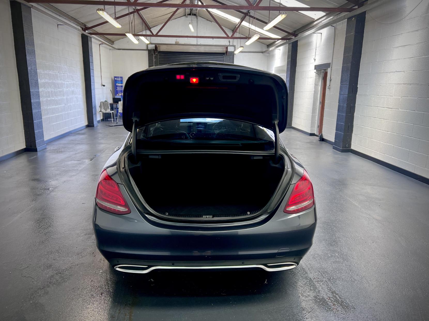 Mercedes-Benz C Class 2.0 C200 Sport (Premium) Saloon 4dr Petrol 7G-Tronic+ Euro 6 (s/s) (184 ps)