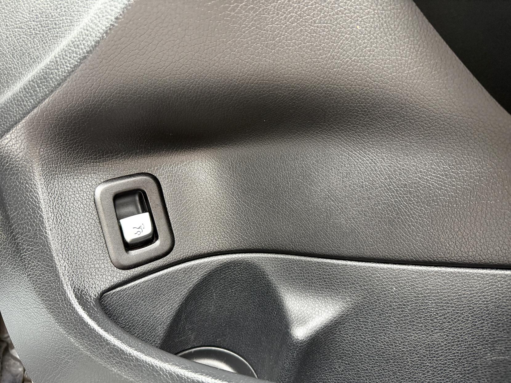 Mercedes-Benz C Class 2.0 C200 Sport (Premium) Saloon 4dr Petrol 7G-Tronic+ Euro 6 (s/s) (184 ps)