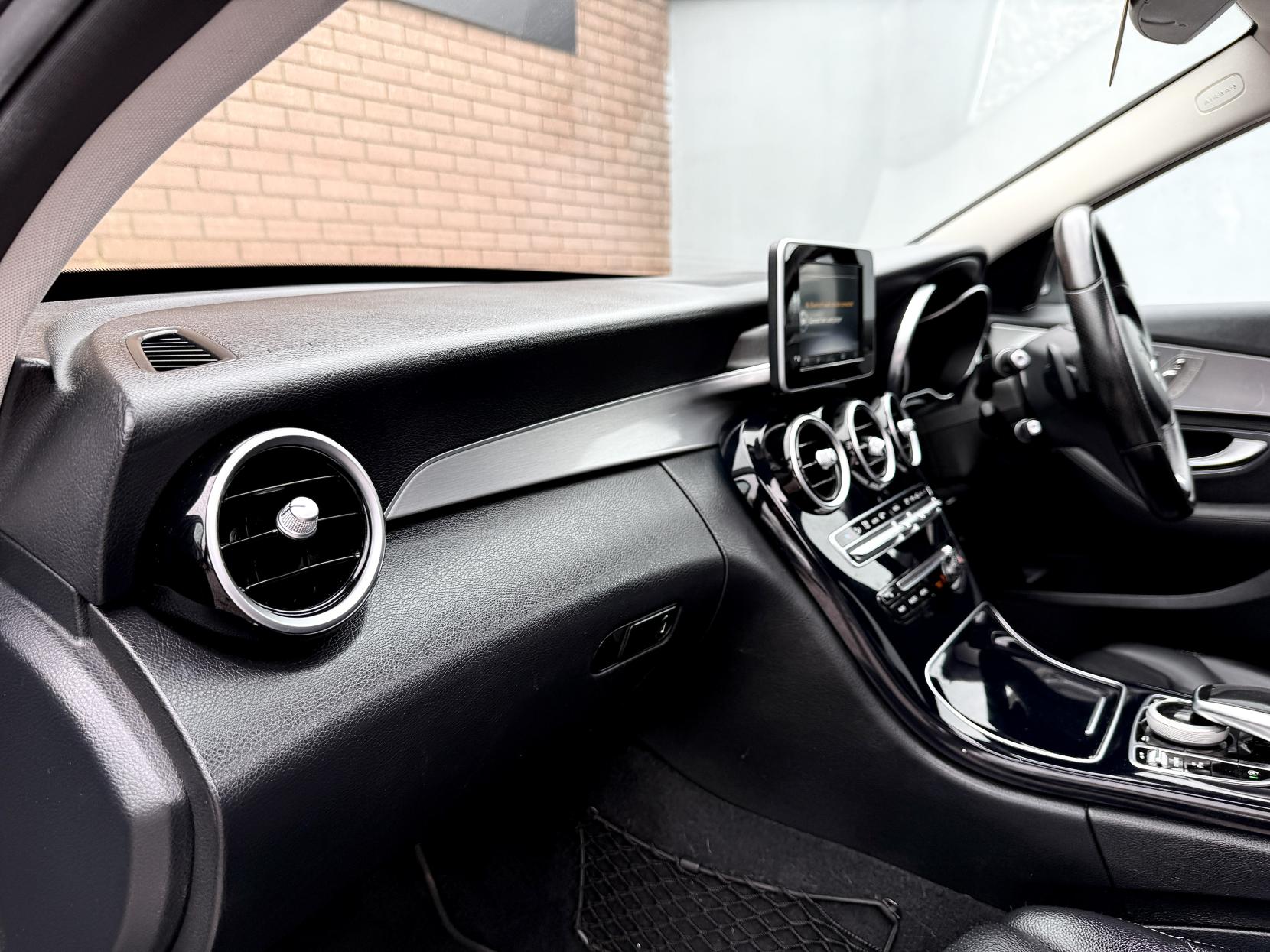 Mercedes-Benz C Class 2.0 C200 Sport (Premium) Saloon 4dr Petrol 7G-Tronic+ Euro 6 (s/s) (184 ps)