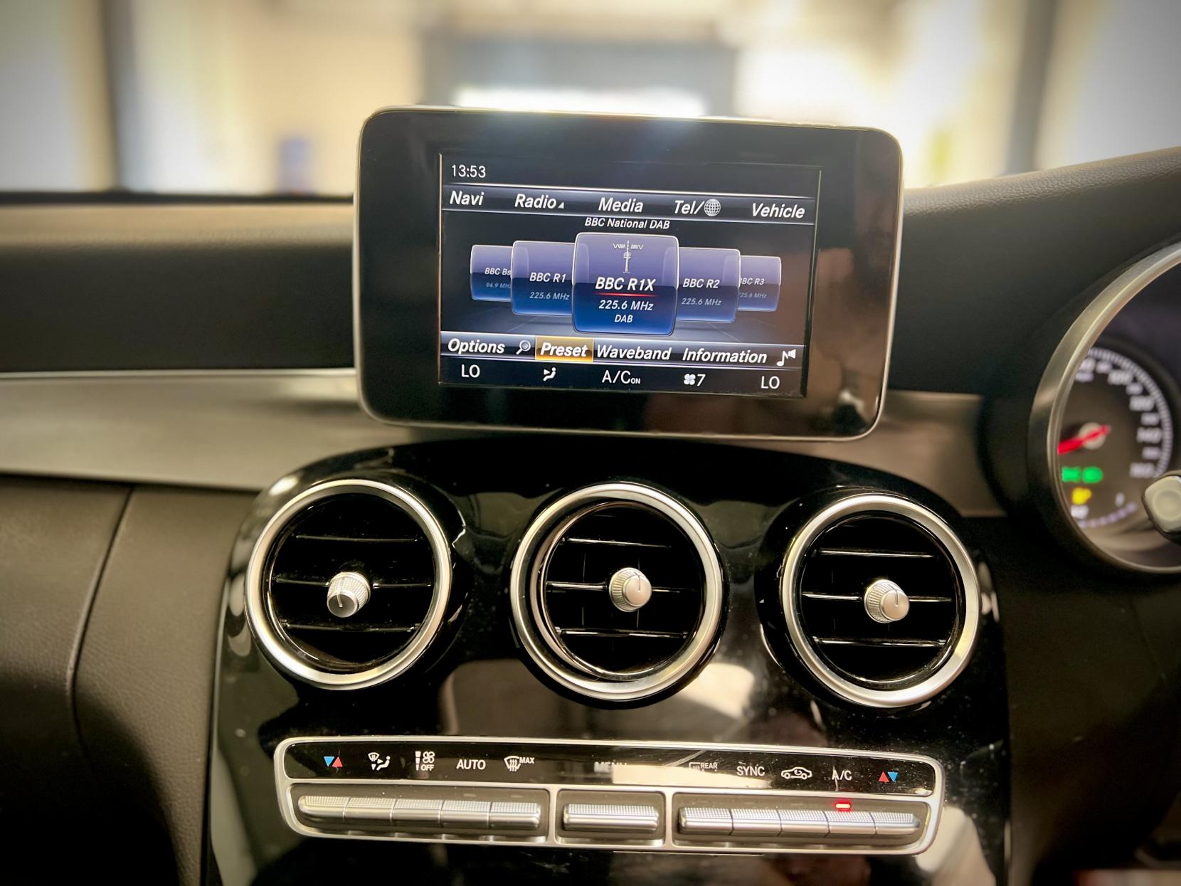 Mercedes-Benz C Class 2.0 C200 Sport (Premium) Saloon 4dr Petrol 7G-Tronic+ Euro 6 (s/s) (184 ps)