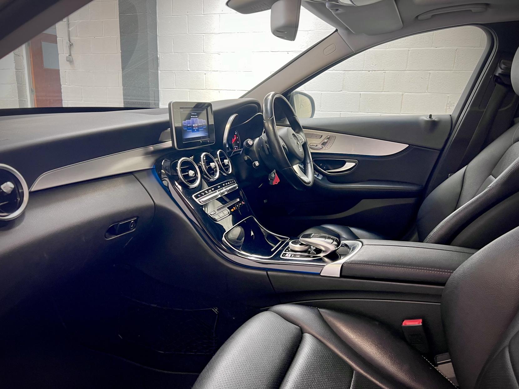 Mercedes-Benz C Class 2.0 C200 Sport (Premium) Saloon 4dr Petrol 7G-Tronic+ Euro 6 (s/s) (184 ps)