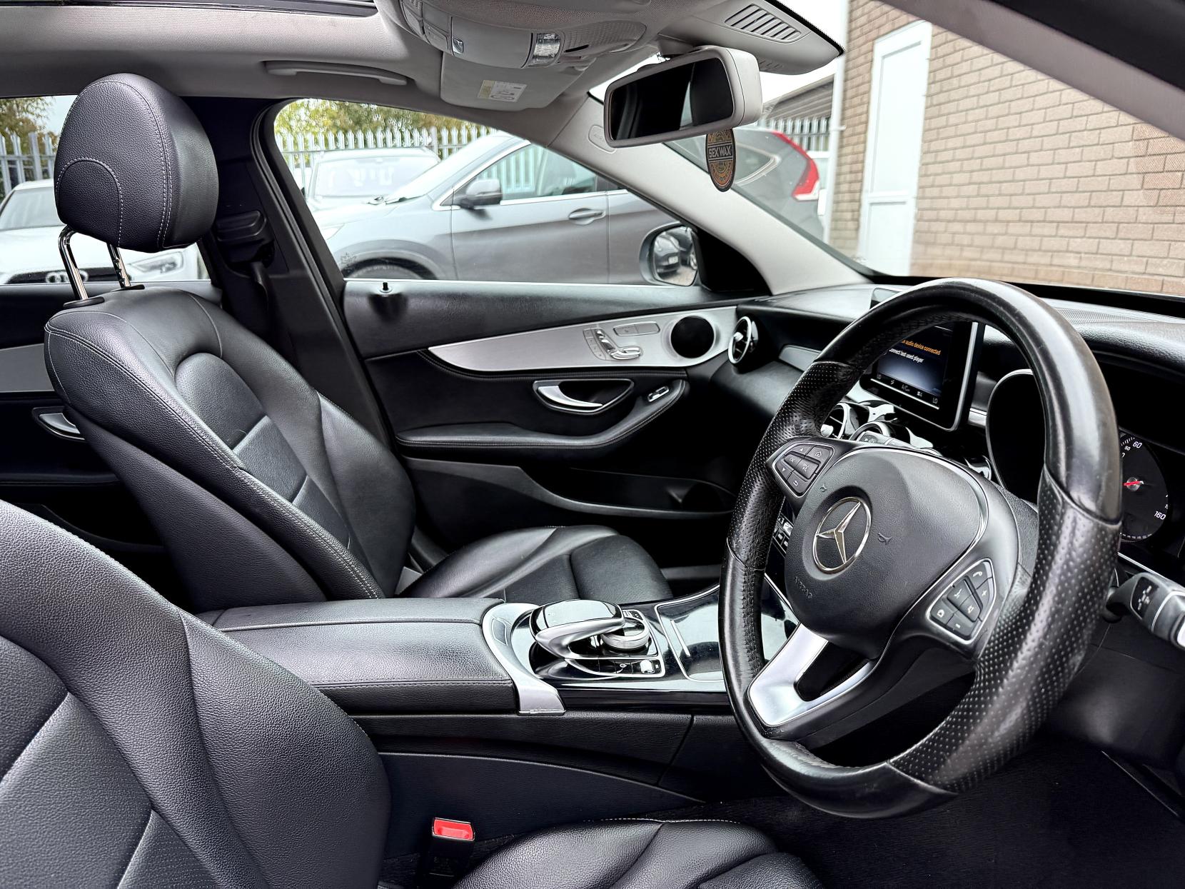 Mercedes-Benz C Class 2.0 C200 Sport (Premium) Saloon 4dr Petrol 7G-Tronic+ Euro 6 (s/s) (184 ps)