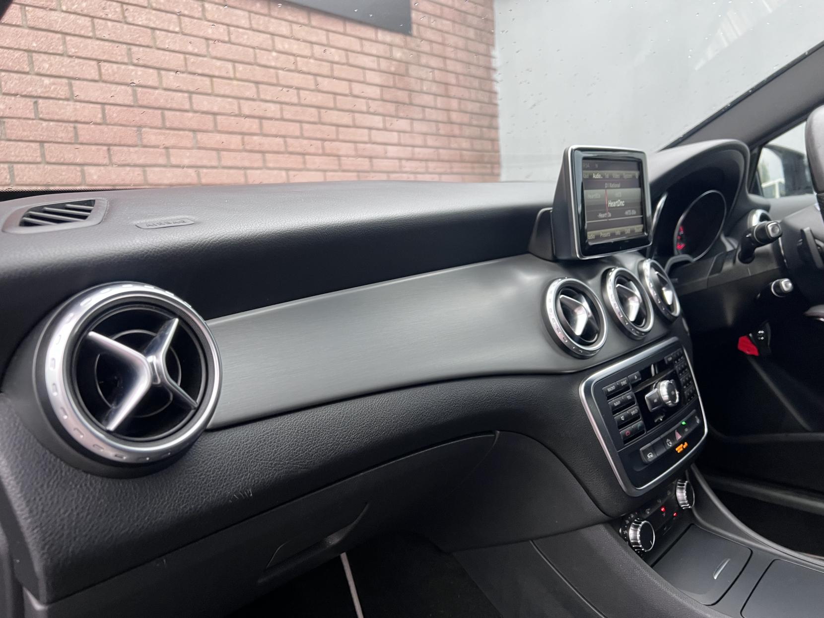 Mercedes-Benz GLA 2.1 GLA220 CDI AMG Line SUV 5dr Diesel 7G-DCT 4MATIC Euro 6 (s/s) (170 ps)