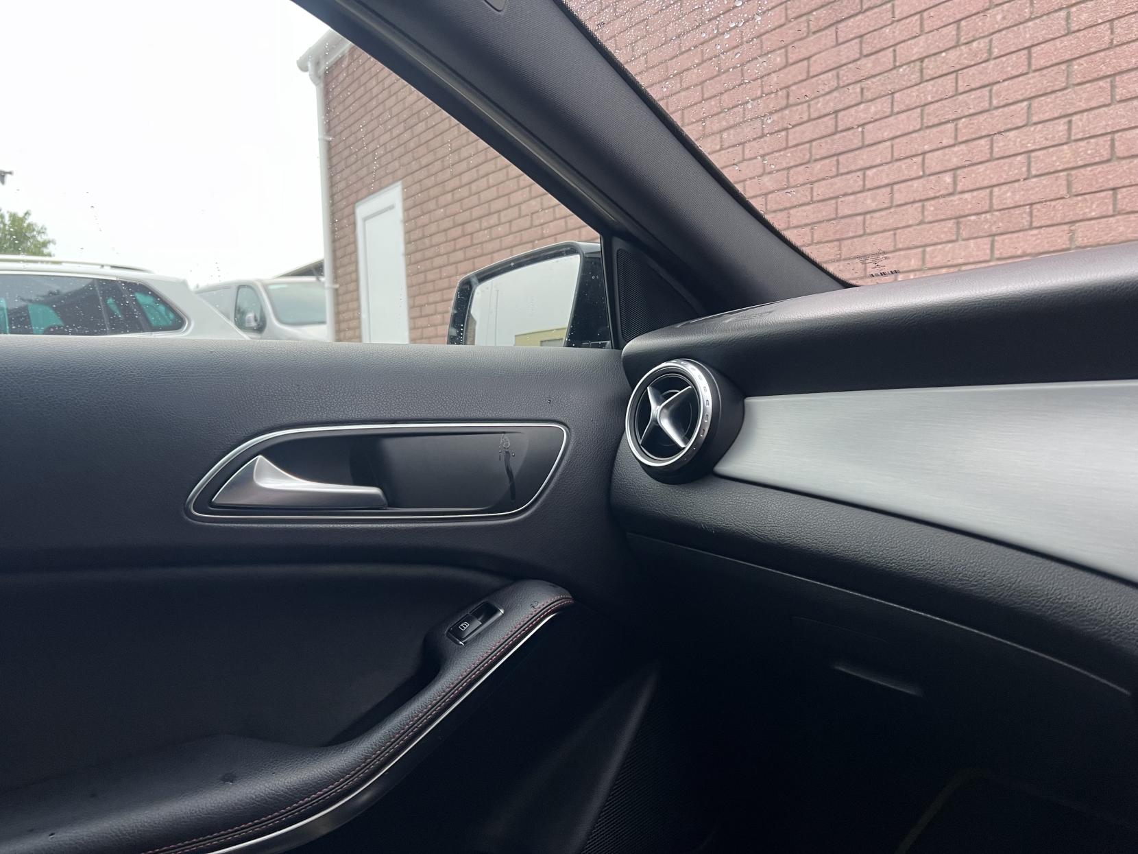 Mercedes-Benz GLA 2.1 GLA220 CDI AMG Line SUV 5dr Diesel 7G-DCT 4MATIC Euro 6 (s/s) (170 ps)