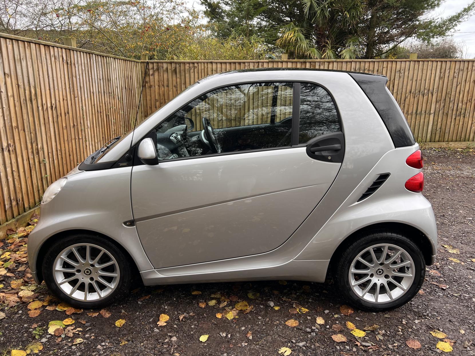 Smart fortwo 1.0 MHD Passion Coupe 2dr Petrol SoftTouch Euro 5 (s/s) (71 bhp)