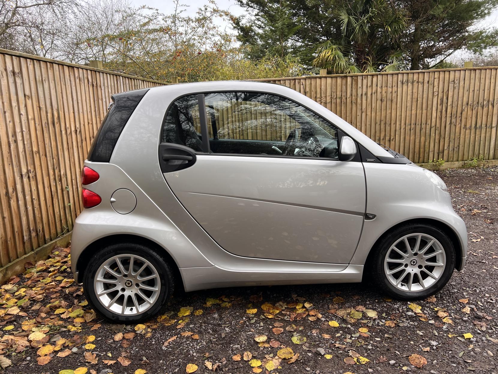 Smart fortwo 1.0 MHD Passion Coupe 2dr Petrol SoftTouch Euro 5 (s/s) (71 bhp)