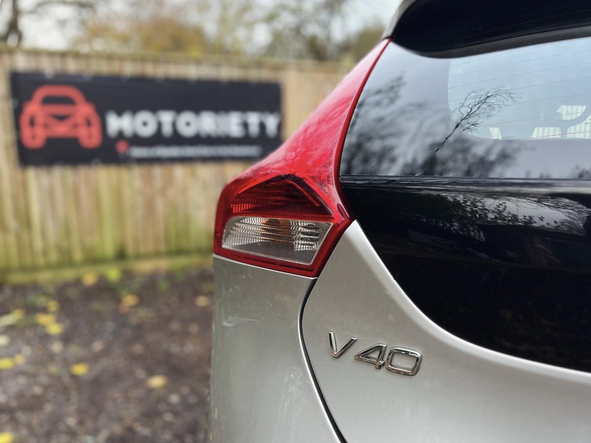 Volvo V40 Cross Country 2.0 D4 Lux Nav Hatchback 5dr Diesel Auto Euro 6 (s/s) (190 ps)