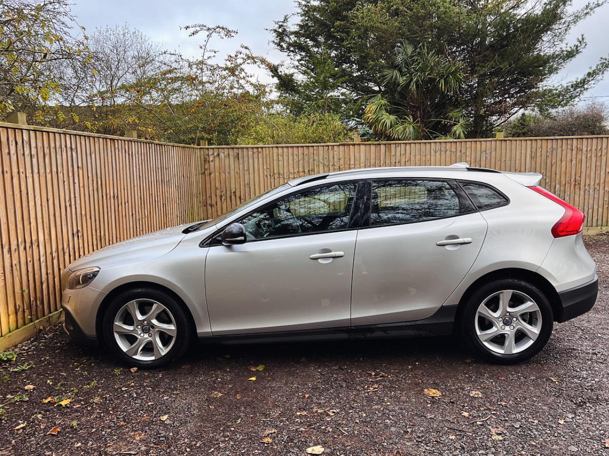 Volvo V40 Cross Country 2.0 D4 Lux Nav Hatchback 5dr Diesel Auto Euro 6 (s/s) (190 ps)