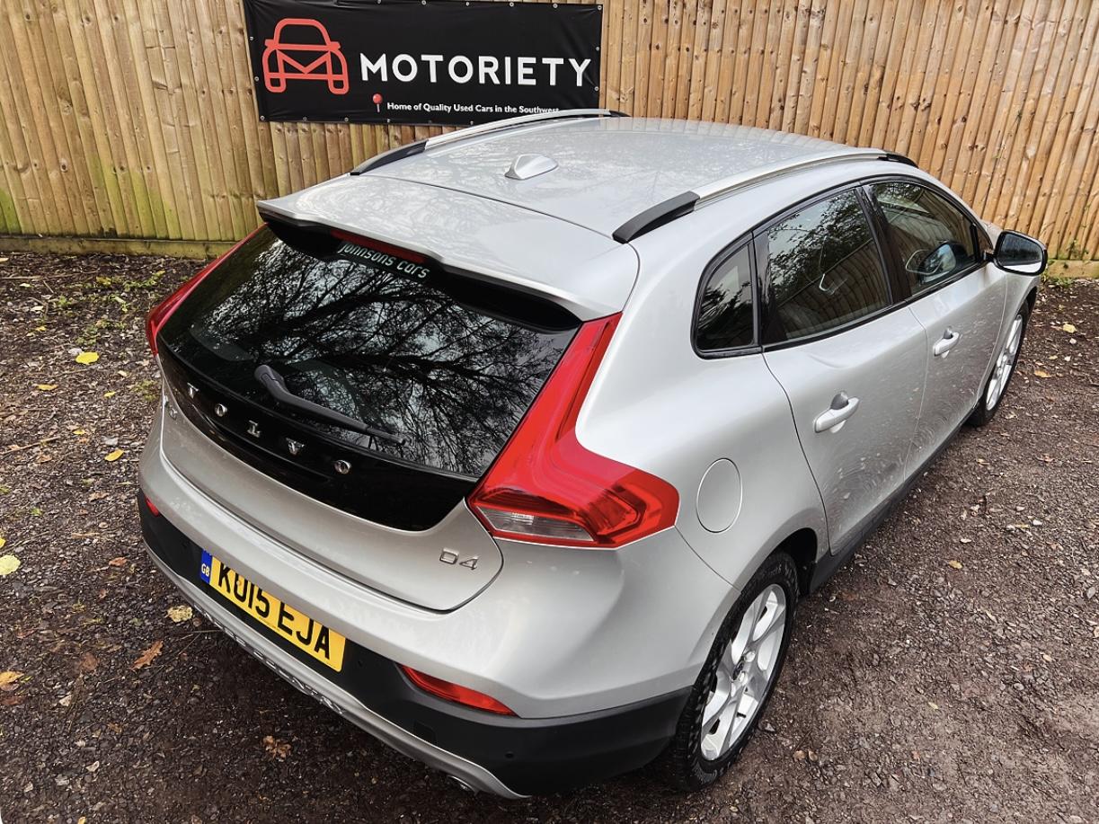 Volvo V40 Cross Country 2.0 D4 Lux Nav Hatchback 5dr Diesel Auto Euro 6 (s/s) (190 ps)