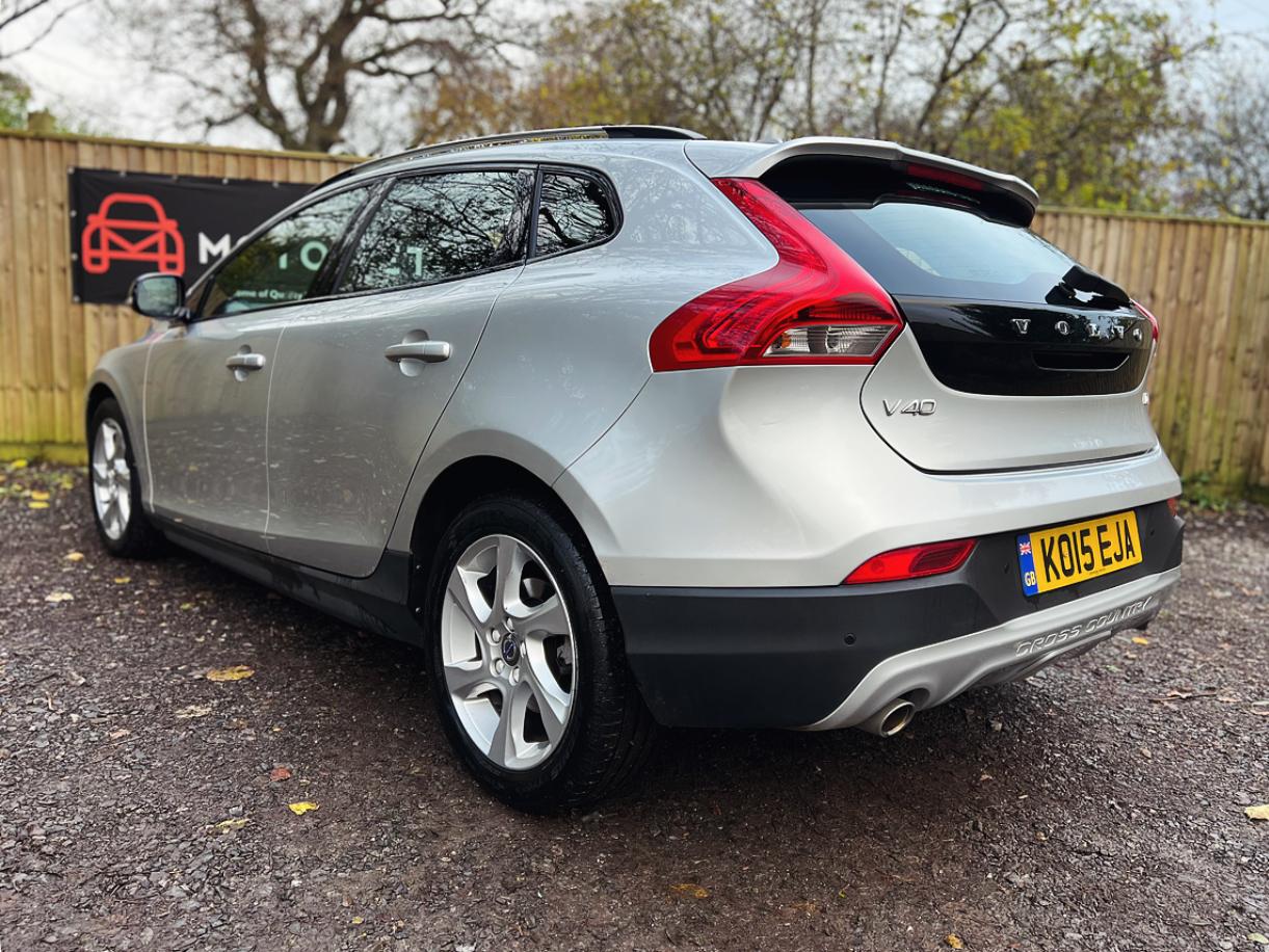 Volvo V40 Cross Country 2.0 D4 Lux Nav Hatchback 5dr Diesel Auto Euro 6 (s/s) (190 ps)