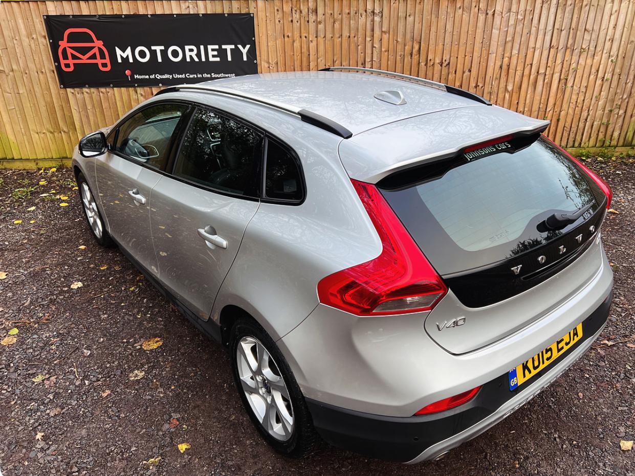 Volvo V40 Cross Country 2.0 D4 Lux Nav Hatchback 5dr Diesel Auto Euro 6 (s/s) (190 ps)