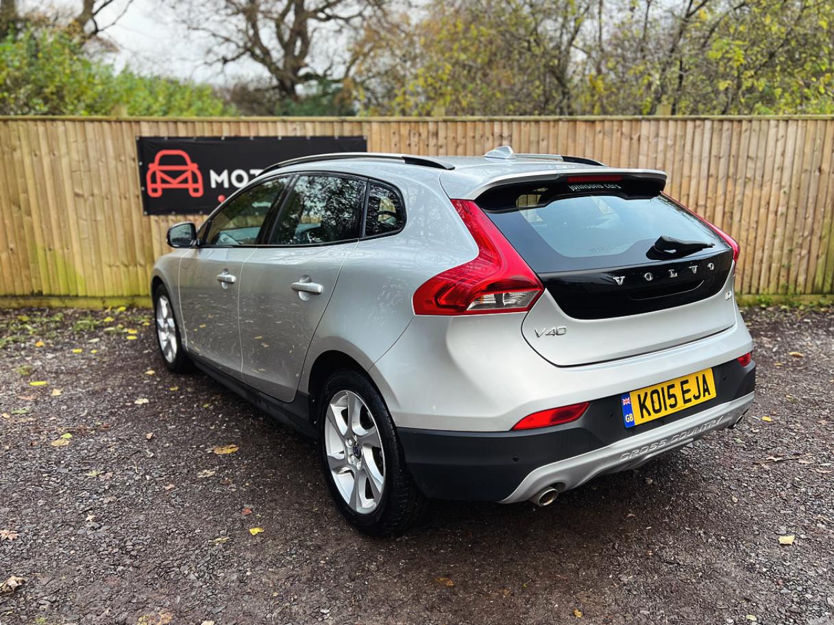 Volvo V40 Cross Country 2.0 D4 Lux Nav Hatchback 5dr Diesel Auto Euro 6 (s/s) (190 ps)