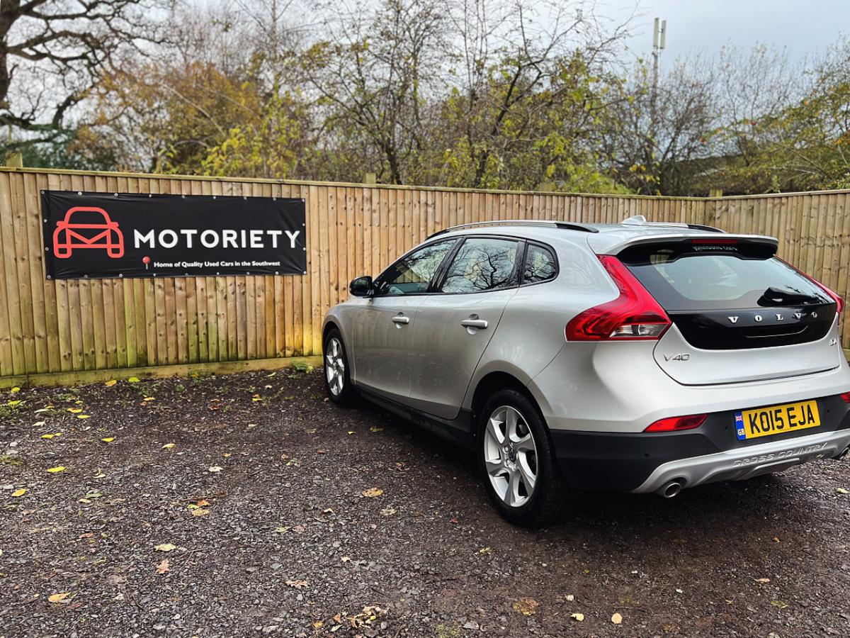 Volvo V40 Cross Country 2.0 D4 Lux Nav Hatchback 5dr Diesel Auto Euro 6 (s/s) (190 ps)