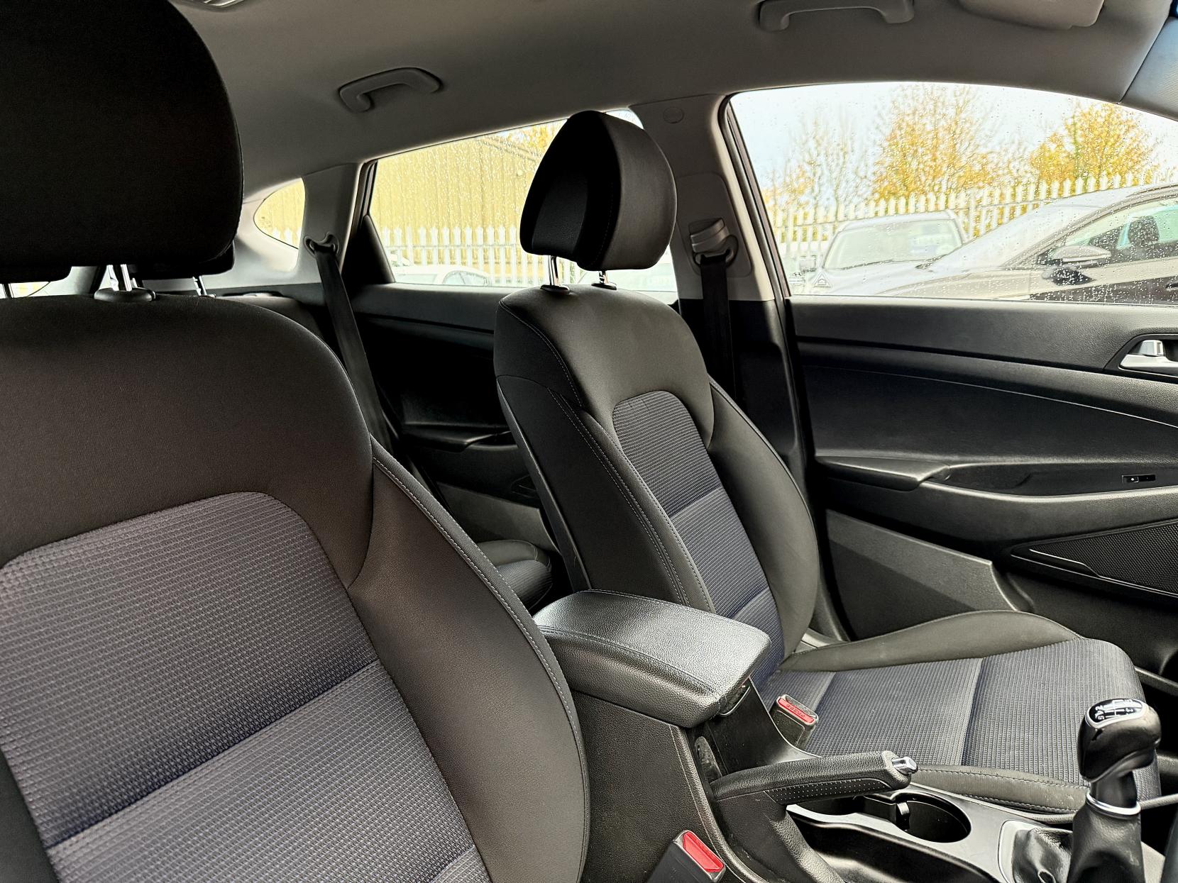 Hyundai TUCSON 1.7 CRDi Blue Drive SE SUV 5dr Diesel Manual Euro 6 (s/s) (116 ps)