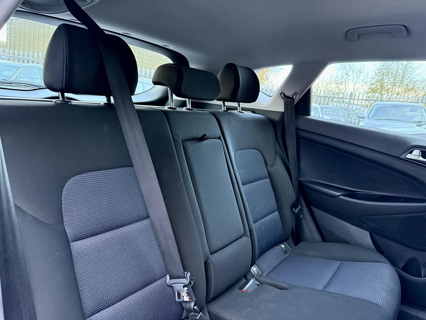 Hyundai TUCSON 1.7 CRDi Blue Drive SE SUV 5dr Diesel Manual Euro 6 (s/s) (116 ps)