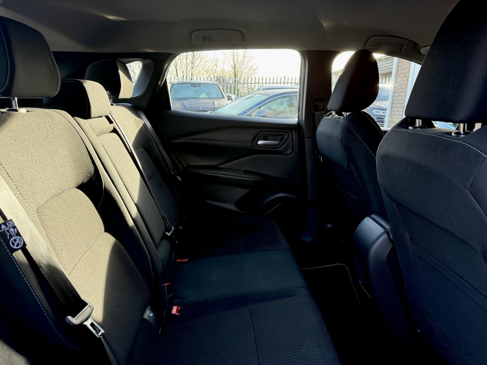 Nissan Qashqai 1.3 DIG-T MHEV Acenta Premium SUV 5dr Petrol Hybrid Manual Euro 6 (s/s) (140 ps)