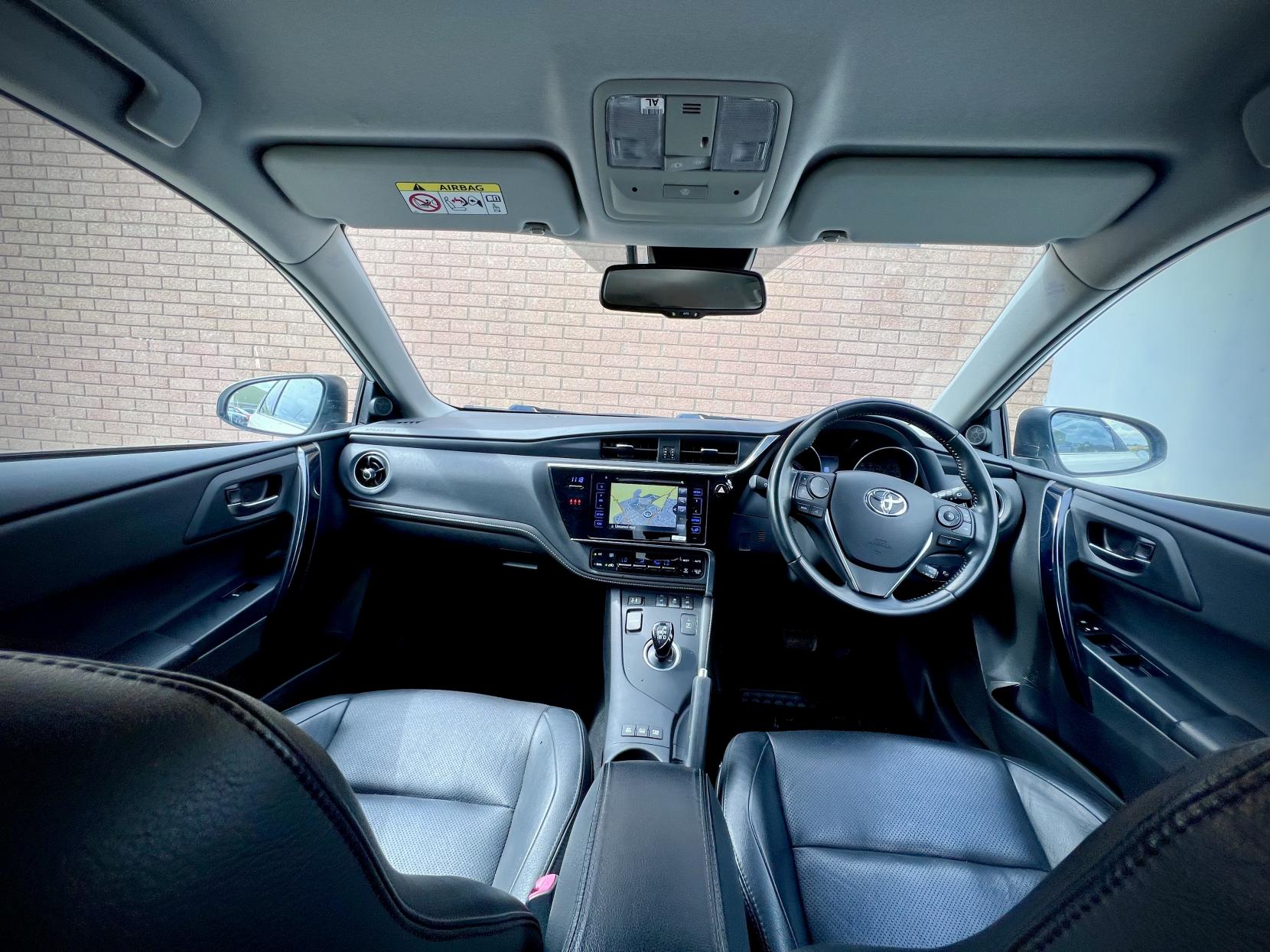 Toyota Auris 1.8 VVT-h Excel Hatchback 5dr Petrol Hybrid CVT Euro 6 (s/s) (Safety Sense) (136 ps)