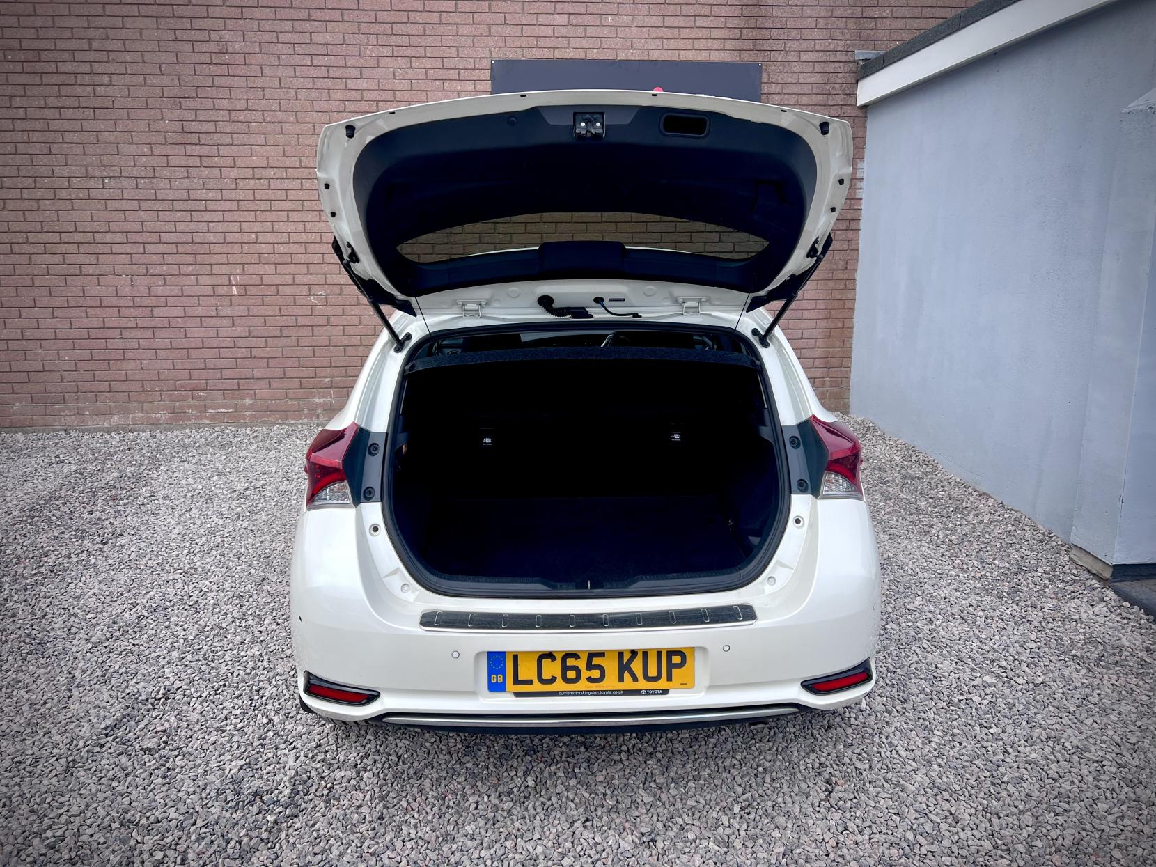 Toyota Auris 1.8 VVT-h Excel Hatchback 5dr Petrol Hybrid CVT Euro 6 (s/s) (Safety Sense) (136 ps)