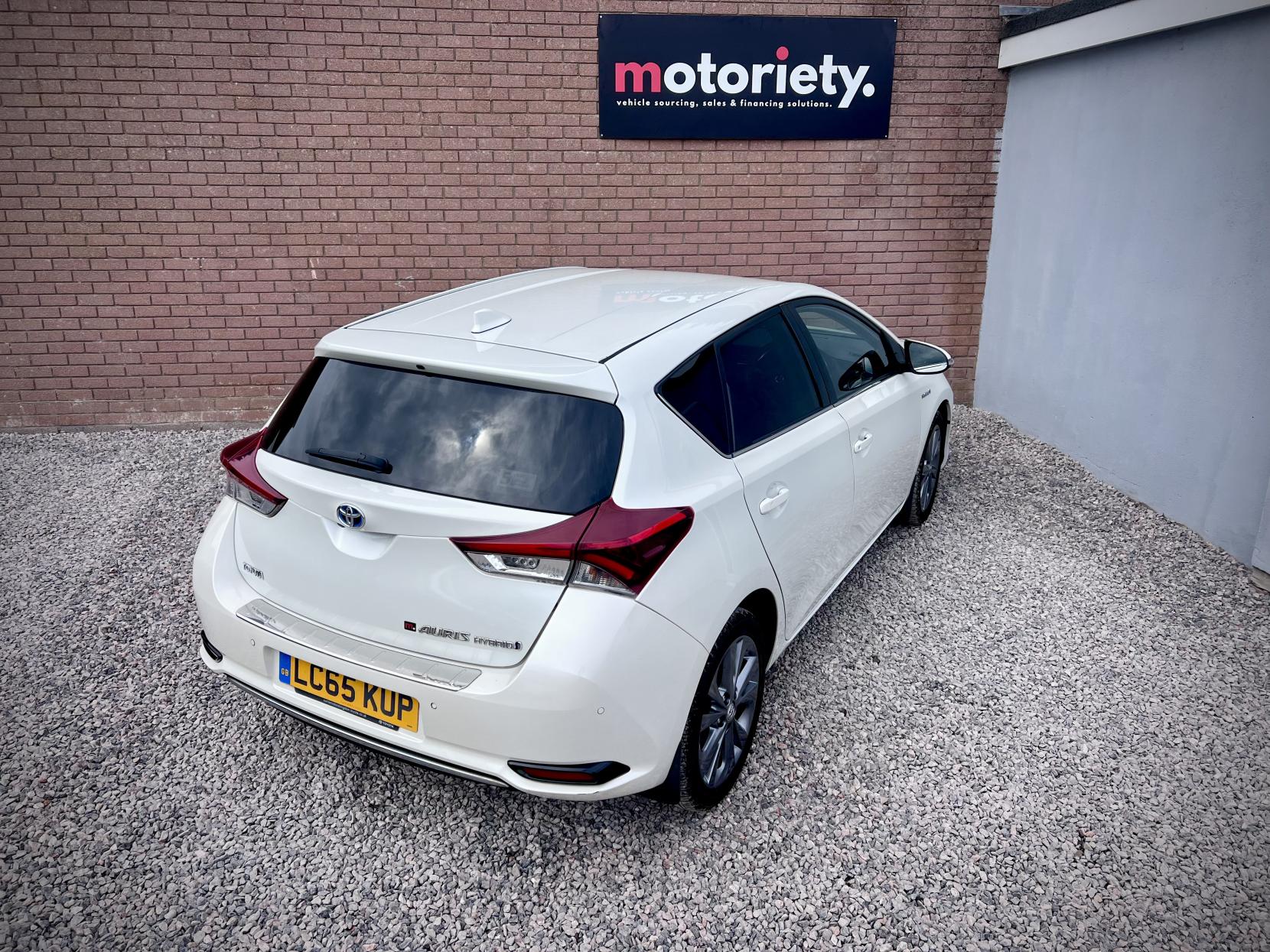 Toyota Auris 1.8 VVT-h Excel Hatchback 5dr Petrol Hybrid CVT Euro 6 (s/s) (Safety Sense) (136 ps)
