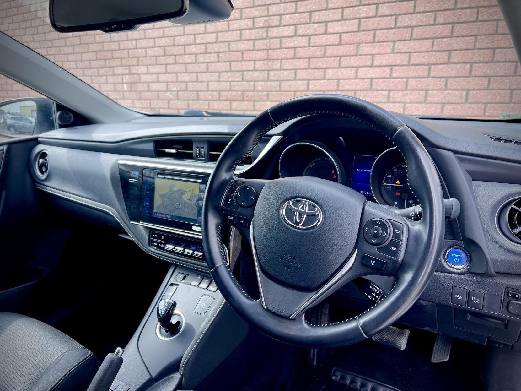 Toyota Auris 1.8 VVT-h Excel Hatchback 5dr Petrol Hybrid CVT Euro 6 (s/s) (Safety Sense) (136 ps)