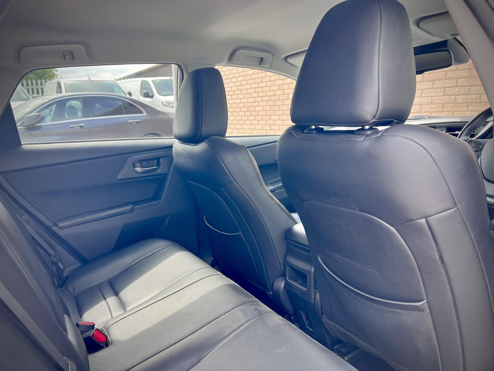 Toyota Auris 1.8 VVT-h Excel Hatchback 5dr Petrol Hybrid CVT Euro 6 (s/s) (Safety Sense) (136 ps)