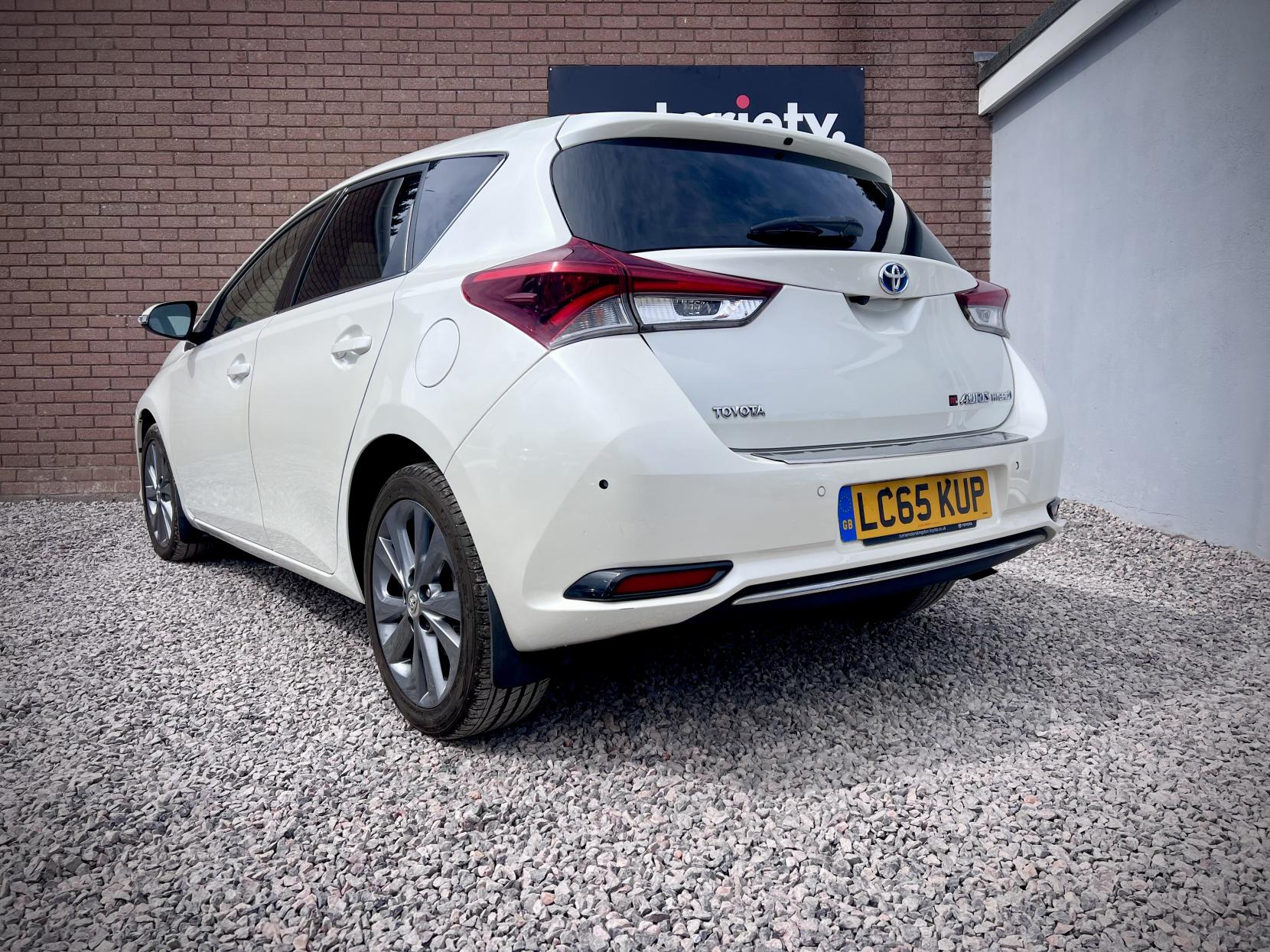 Toyota Auris 1.8 VVT-h Excel Hatchback 5dr Petrol Hybrid CVT Euro 6 (s/s) (Safety Sense) (136 ps)