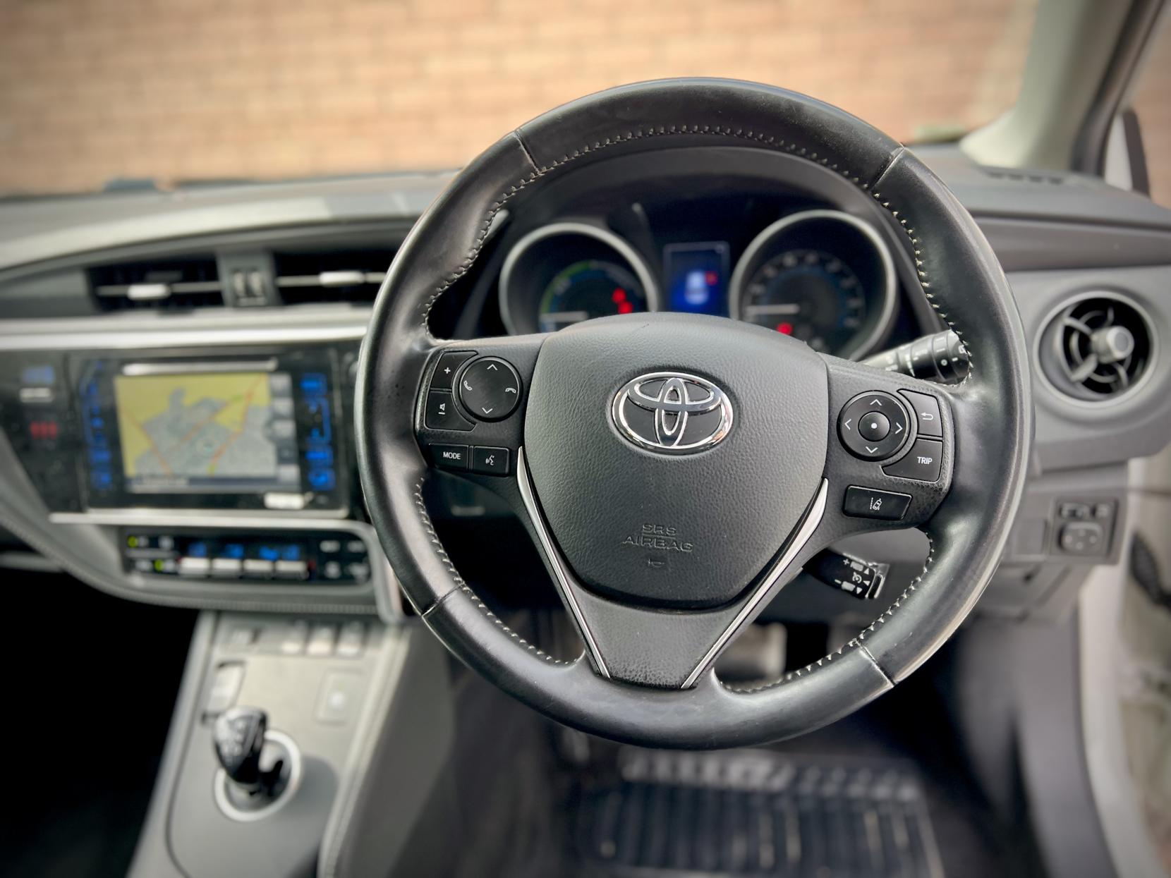 Toyota Auris 1.8 VVT-h Excel Hatchback 5dr Petrol Hybrid CVT Euro 6 (s/s) (Safety Sense) (136 ps)