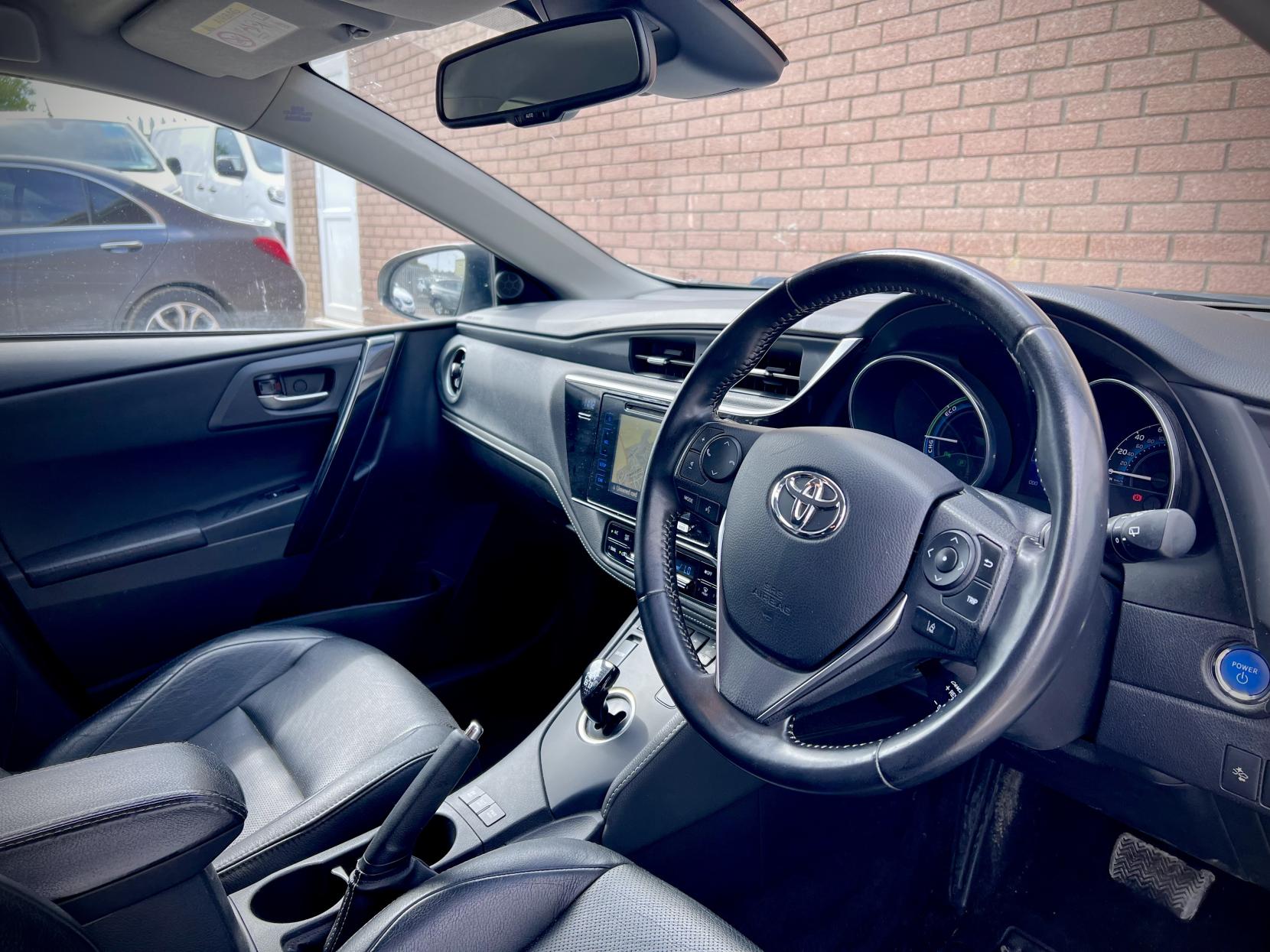 Toyota Auris 1.8 VVT-h Excel Hatchback 5dr Petrol Hybrid CVT Euro 6 (s/s) (Safety Sense) (136 ps)