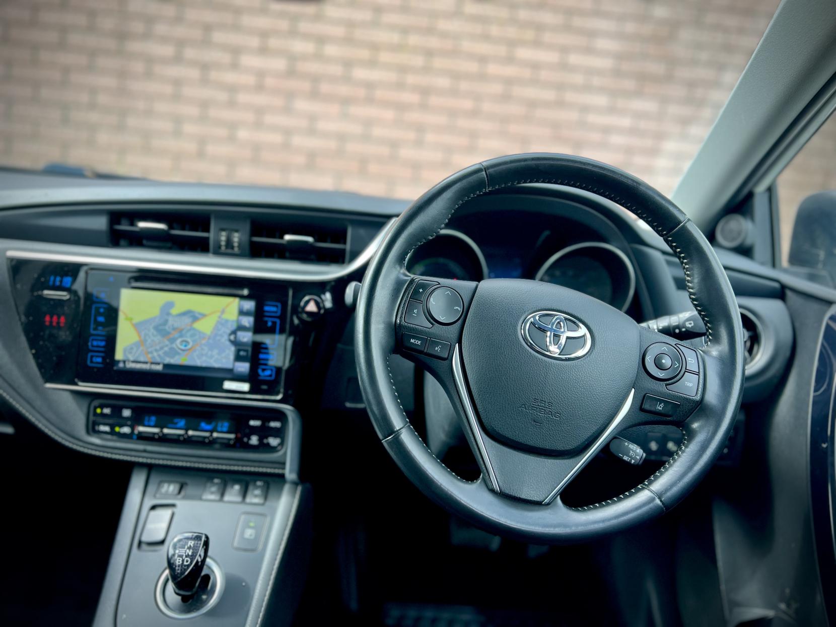 Toyota Auris 1.8 VVT-h Excel Hatchback 5dr Petrol Hybrid CVT Euro 6 (s/s) (Safety Sense) (136 ps)