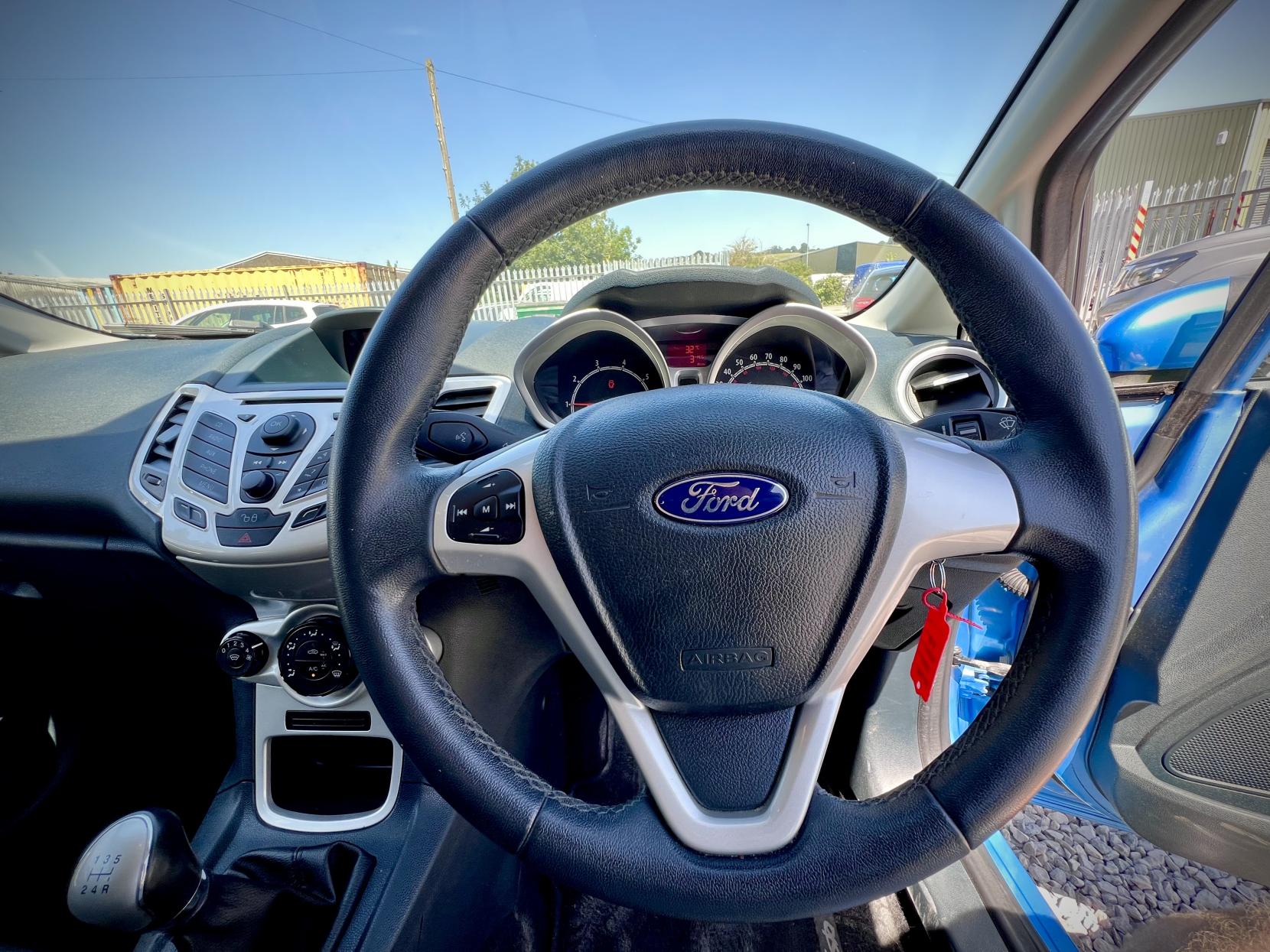 Ford Fiesta 1.25 Zetec Hatchback 5dr Petrol Manual (129 g/km, 81 bhp)