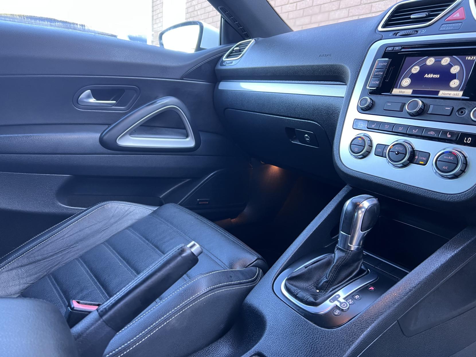 Volkswagen Scirocco 2.0 TSI R-Line Hatchback 3dr Petrol DSG Euro 5 (Leather, Nav) (210 ps)