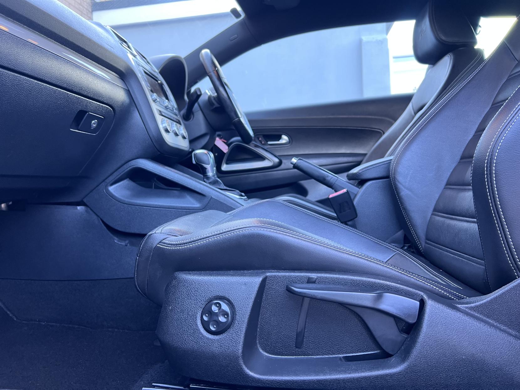 Volkswagen Scirocco 2.0 TSI R-Line Hatchback 3dr Petrol DSG Euro 5 (Leather, Nav) (210 ps)
