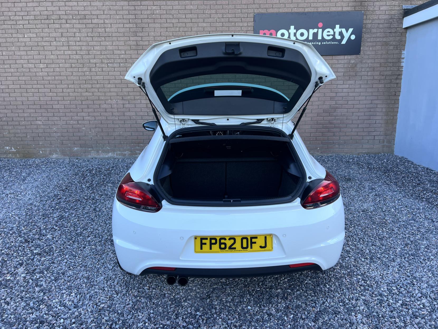 Volkswagen Scirocco 2.0 TSI R-Line Hatchback 3dr Petrol DSG Euro 5 (Leather, Nav) (210 ps)