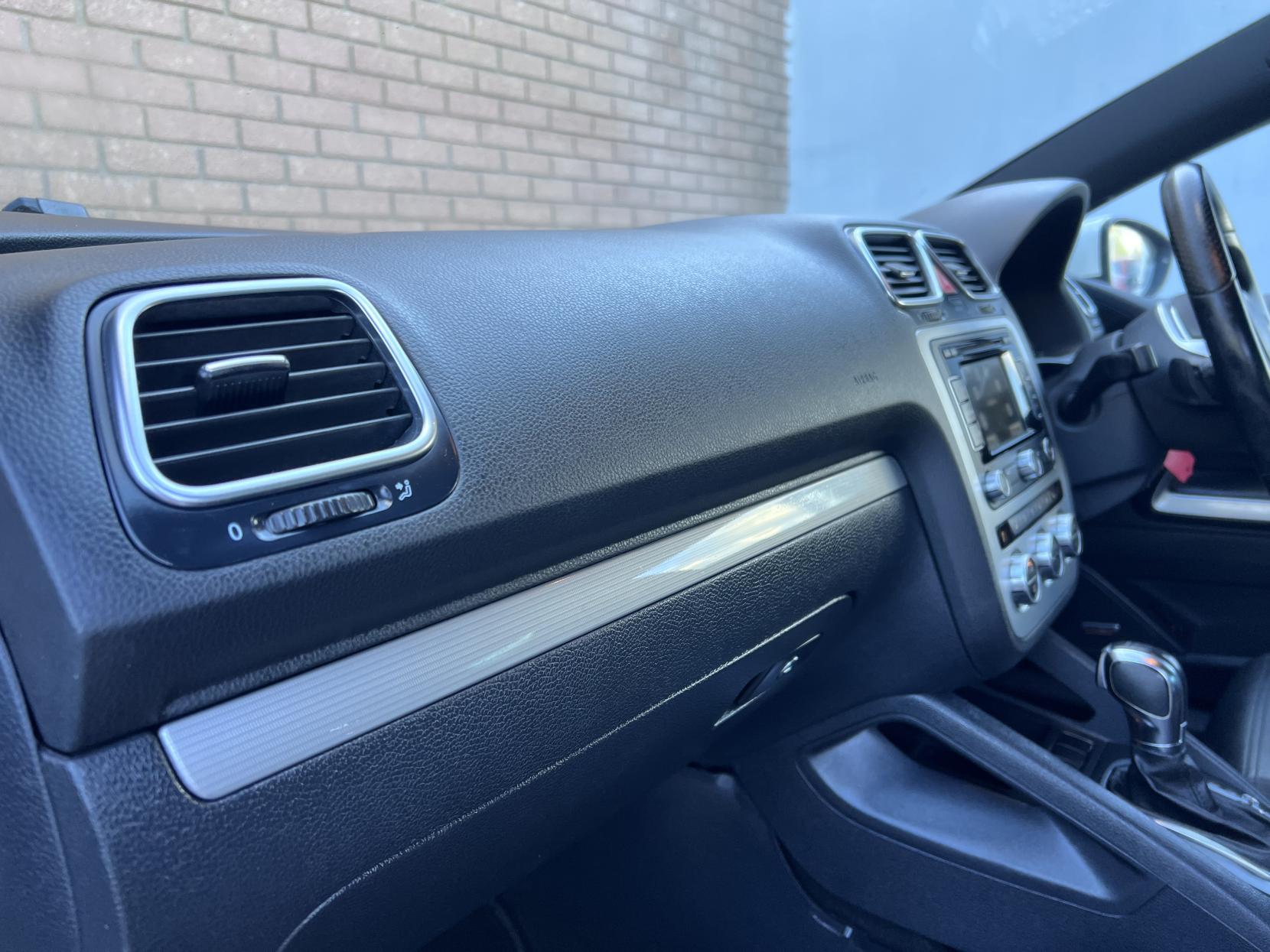 Volkswagen Scirocco 2.0 TSI R-Line Hatchback 3dr Petrol DSG Euro 5 (Leather, Nav) (210 ps)