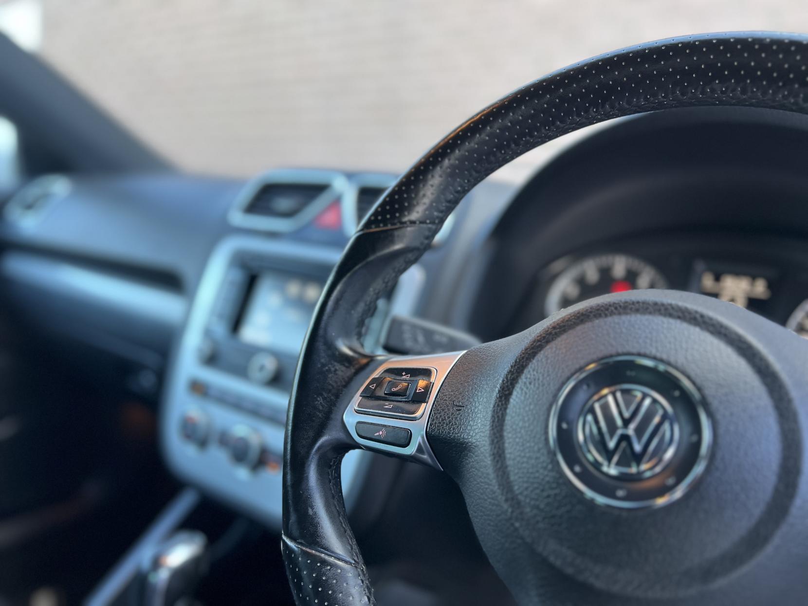 Volkswagen Scirocco 2.0 TSI R-Line Hatchback 3dr Petrol DSG Euro 5 (Leather, Nav) (210 ps)