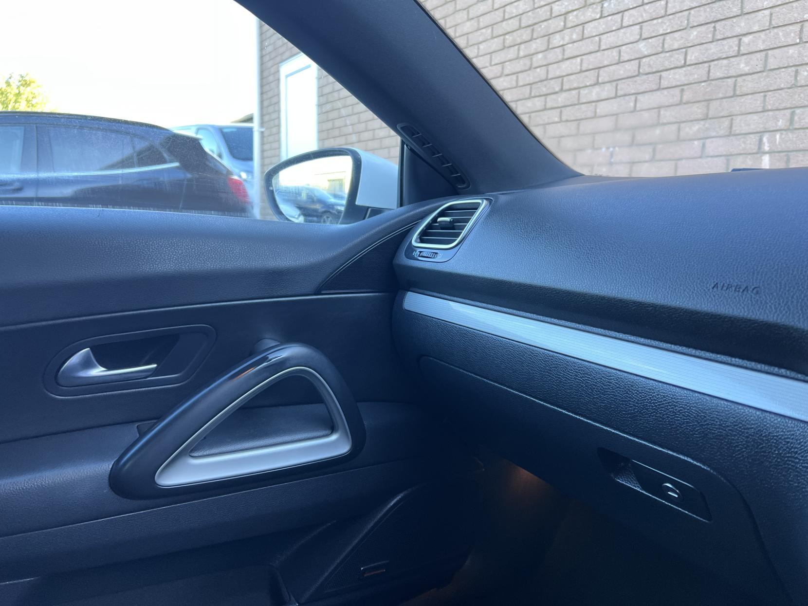 Volkswagen Scirocco 2.0 TSI R-Line Hatchback 3dr Petrol DSG Euro 5 (Leather, Nav) (210 ps)
