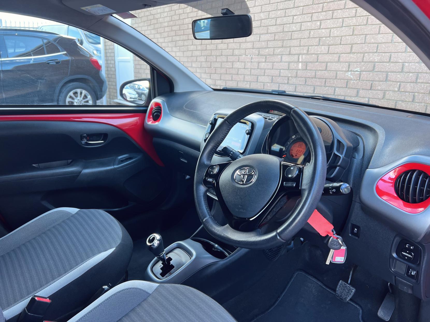 Toyota AYGO 1.0 VVT-i x-trend Funroof 5dr Petrol x-shift Euro 6 (71 ps)