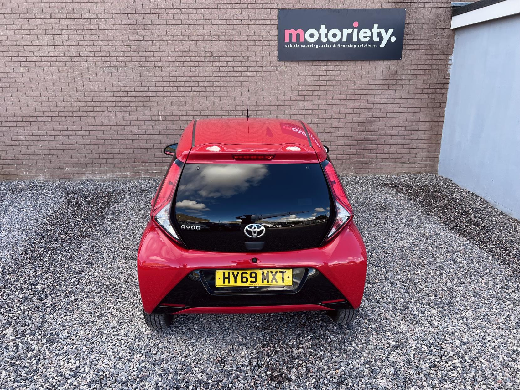 Toyota AYGO 1.0 VVT-i x-trend Funroof 5dr Petrol x-shift Euro 6 (71 ps)