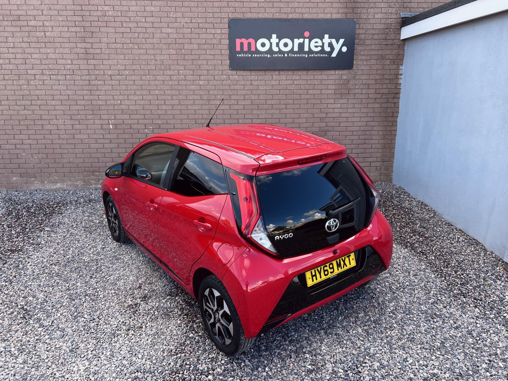 Toyota AYGO 1.0 VVT-i x-trend Funroof 5dr Petrol x-shift Euro 6 (71 ps)