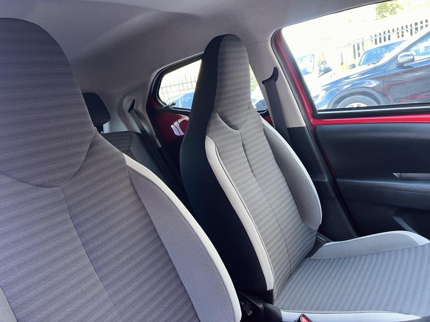 Toyota AYGO 1.0 VVT-i x-trend Funroof 5dr Petrol x-shift Euro 6 (71 ps)