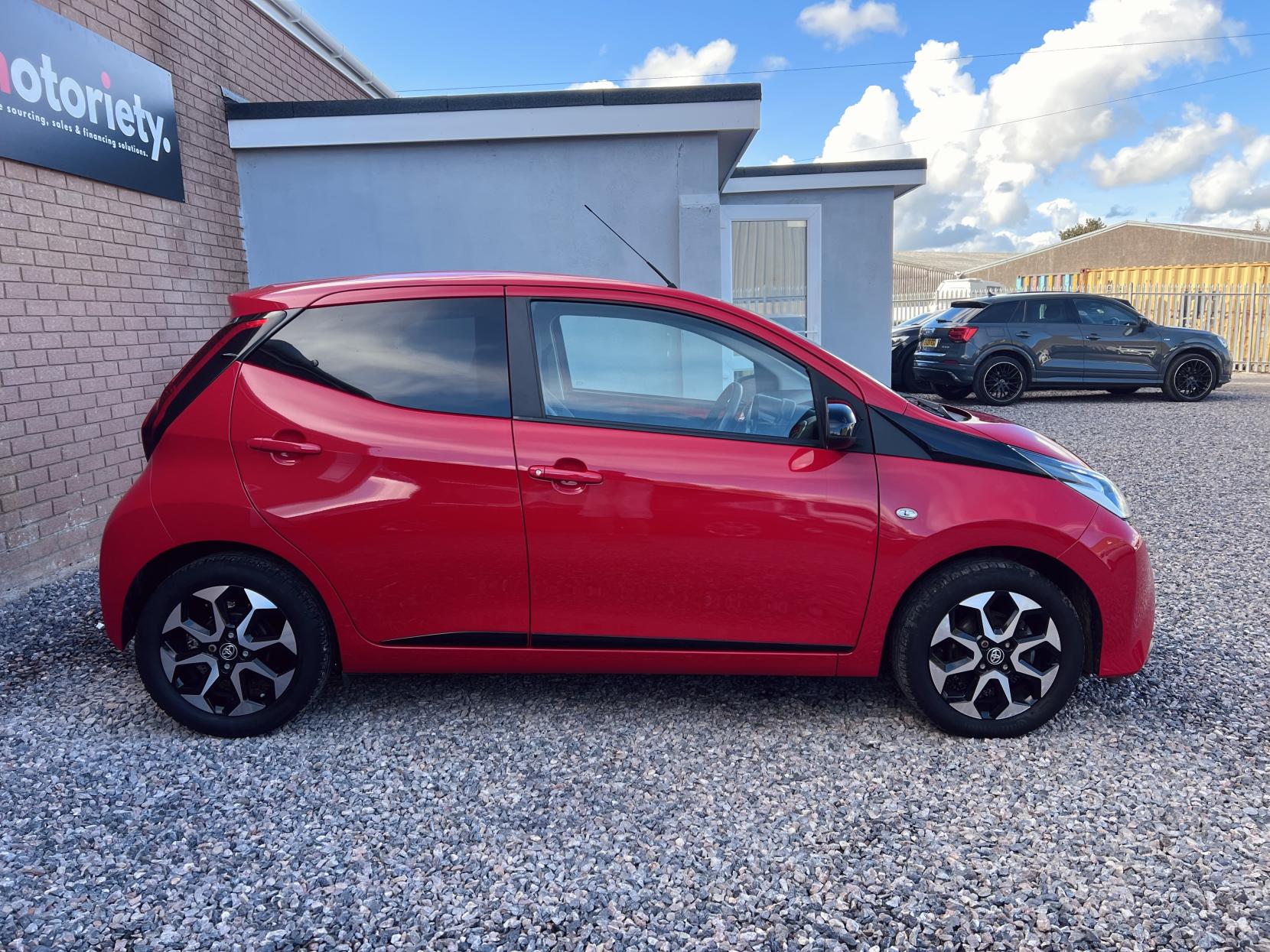 Toyota AYGO 1.0 VVT-i x-trend Funroof 5dr Petrol x-shift Euro 6 (71 ps)