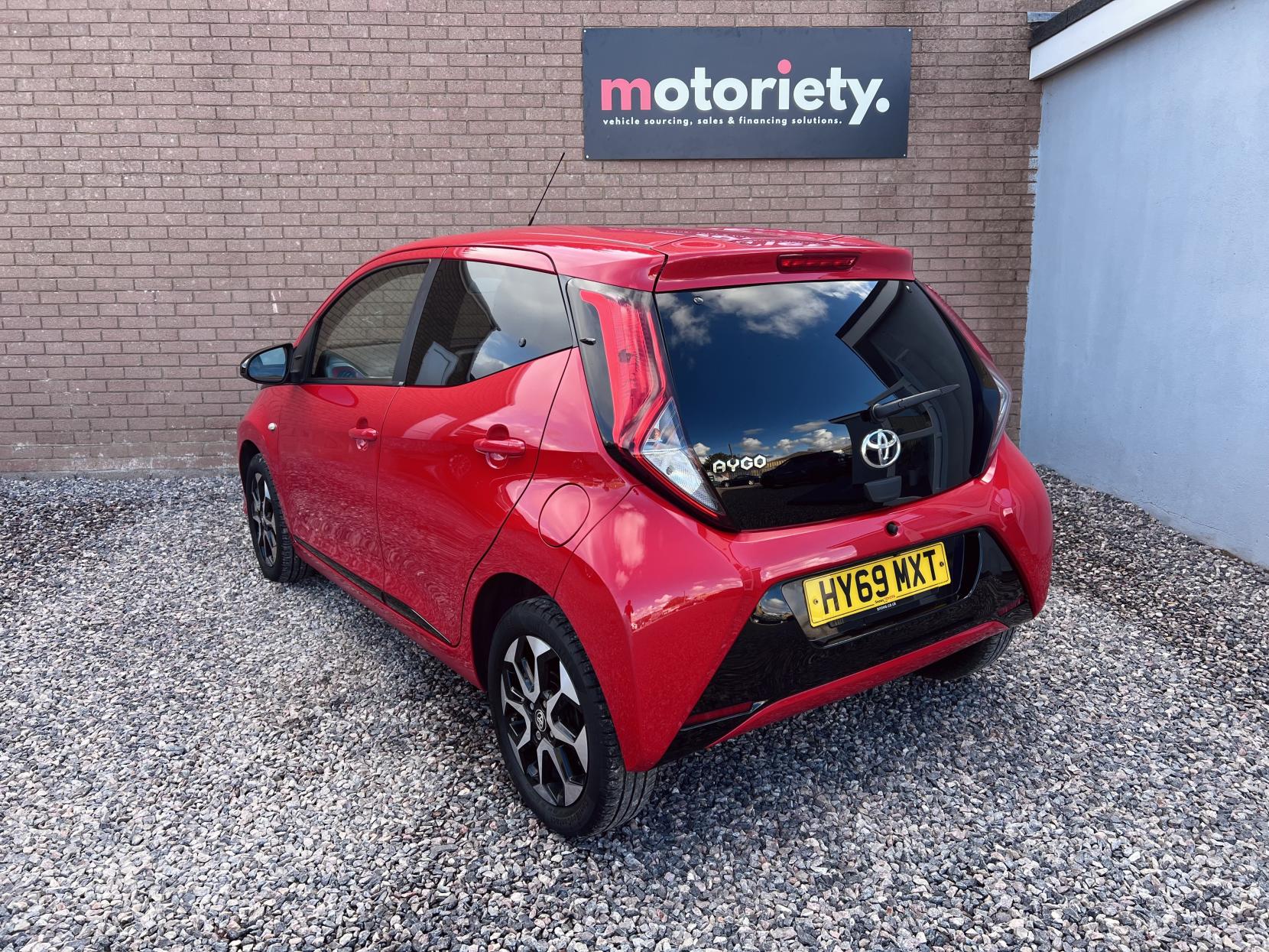 Toyota AYGO 1.0 VVT-i x-trend Funroof 5dr Petrol x-shift Euro 6 (71 ps)