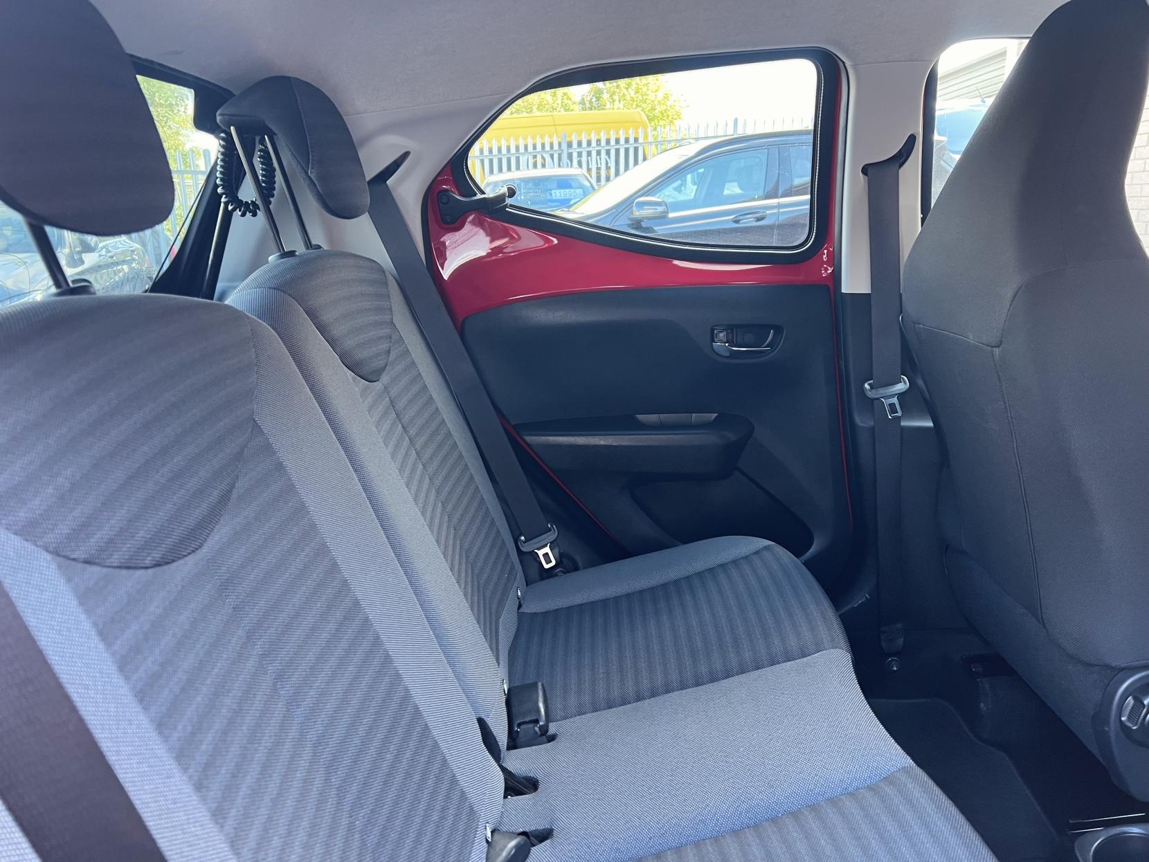 Toyota AYGO 1.0 VVT-i x-trend Funroof 5dr Petrol x-shift Euro 6 (71 ps)